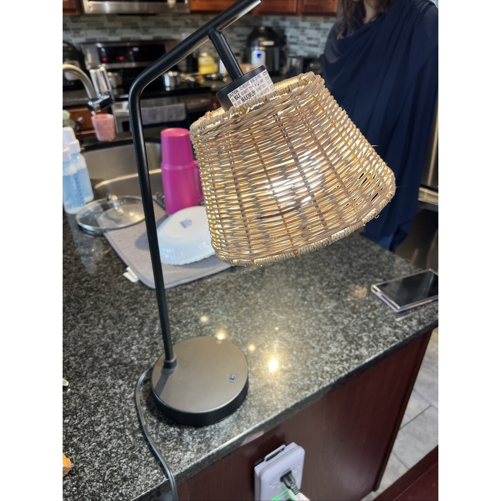 Wicker Table Lamp - Picture 4 of 4